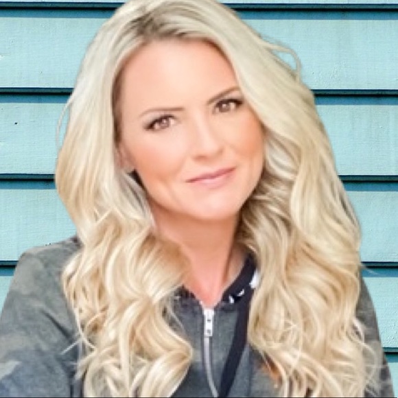 Meet your Posher, Erin - Picture 2 of 2